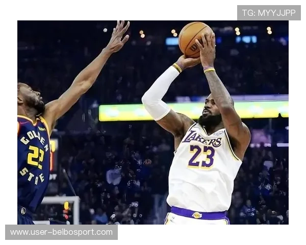 詹姆斯关键三分助湖人逆转勇士迎来连胜高潮